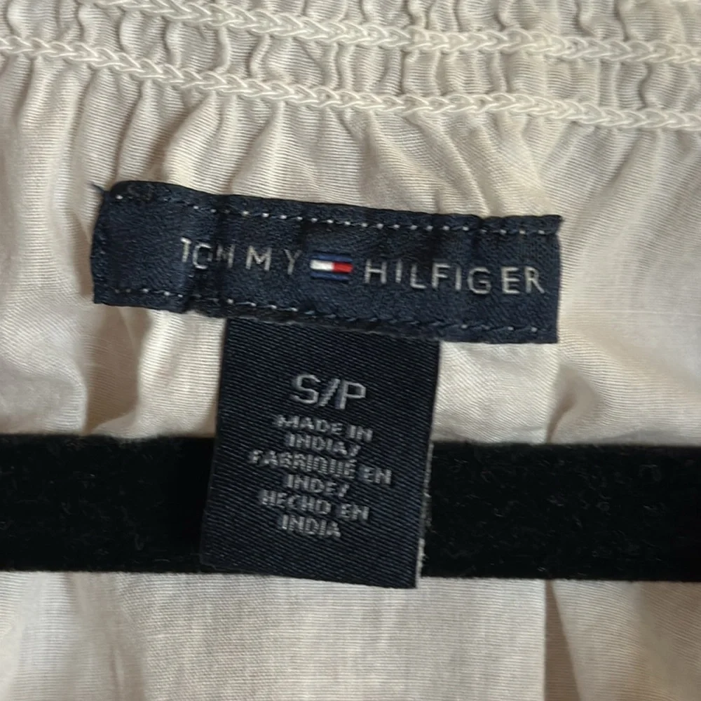Tommy Hilfiger White Cotton Sleeveless Blouse with Blue Embroidered design - Picture 5 of 9